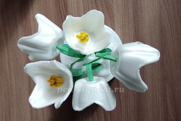 Подснежники из яичных лотков