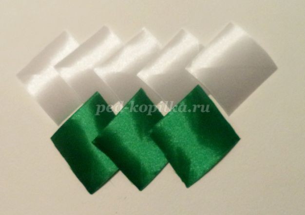 Лента для косы с цветами канзаши детскими руками: часть 1 Лента для косы с цветами канзаши детскими руками: часть 1