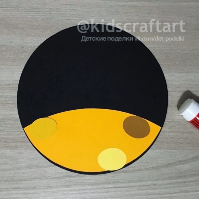 Космонавт в открытом космосе Космонавт в открытом космосе