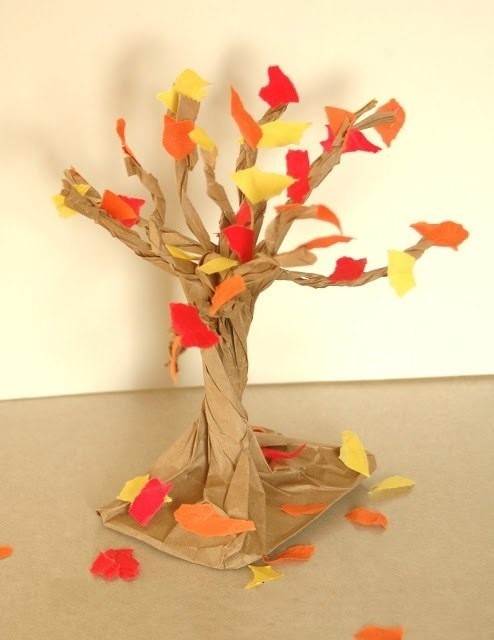 ​Осеннее дерево из бумажного пакета
