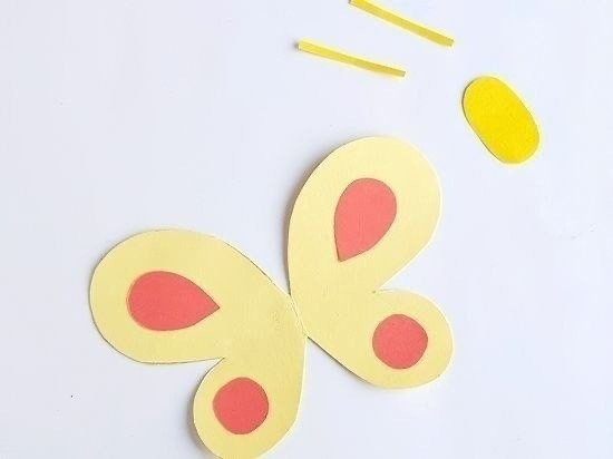 Бабочки из цветной бумаги Бабочки из цветной бумаги