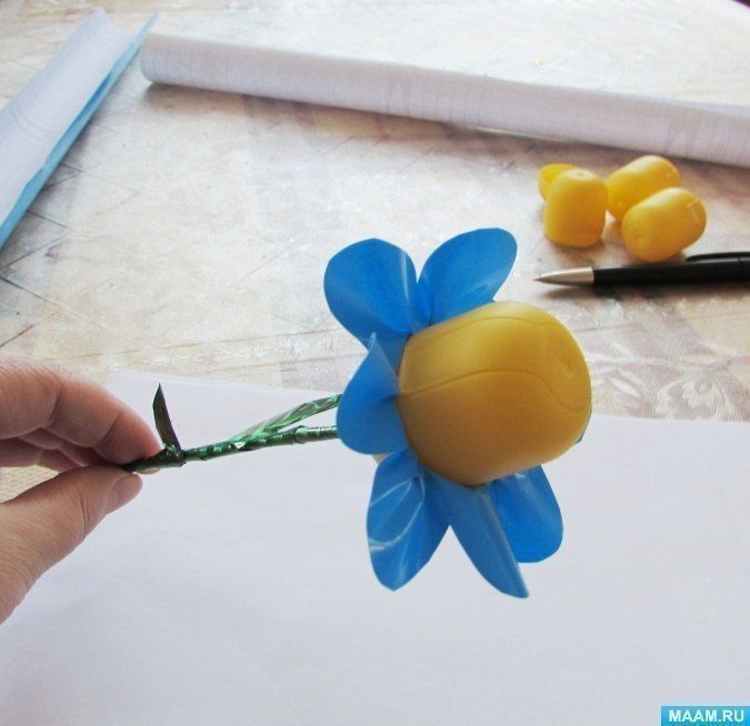 Цветочки из яиц от киндер-сюрпризов