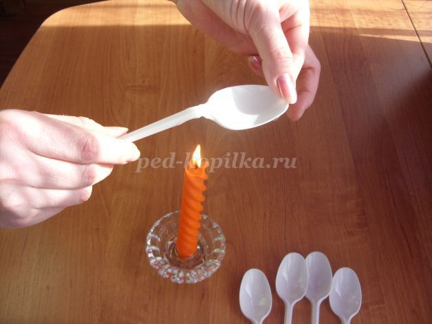 Подснежники из одноразовых ложек: часть 1