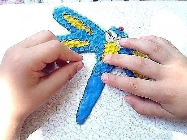 Мозаика на пластилине из трубочек для напитков Мозаика на пластилине из трубочек для напитков