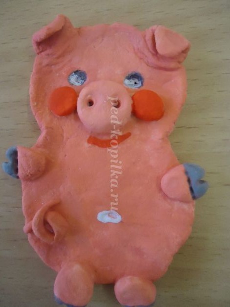 Поросёнок из солёного теста детскими руками Поросёнок из солёного теста детскими руками