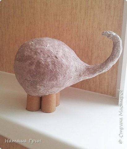 Слоненок из папье-маше и картонных втулок