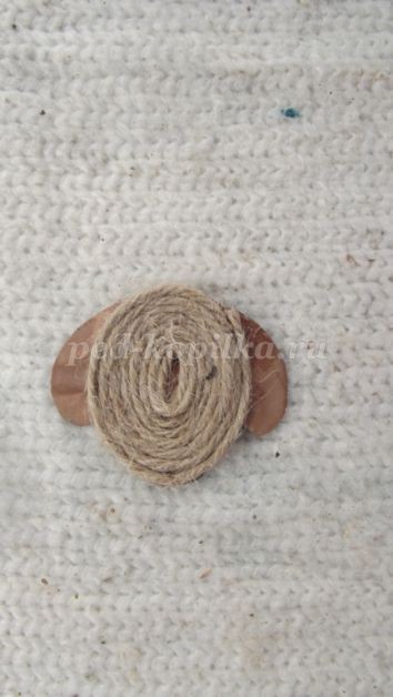 ​Магнит "Овечка" из кофейных зерен детскими руками: часть 1