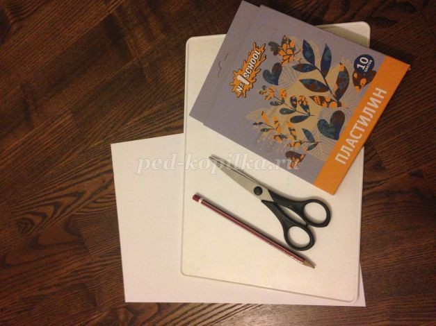 Новогодняя аппликация из пластилина "Новогодний шар"