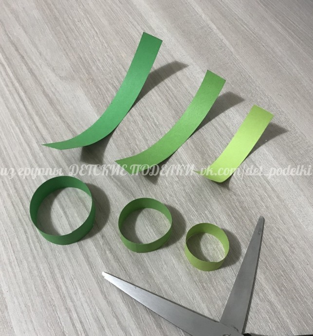 Ёлочка на подставке Ёлочка на подставке