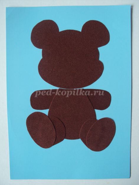Аппликация из бархатной цветной бумаги: медвежонок
