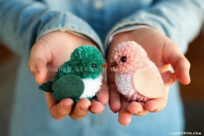 Птички из помпонов Птички из помпонов