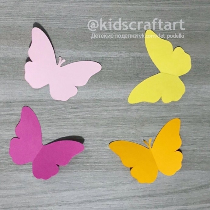 Подснежники в корзинке с бабочками