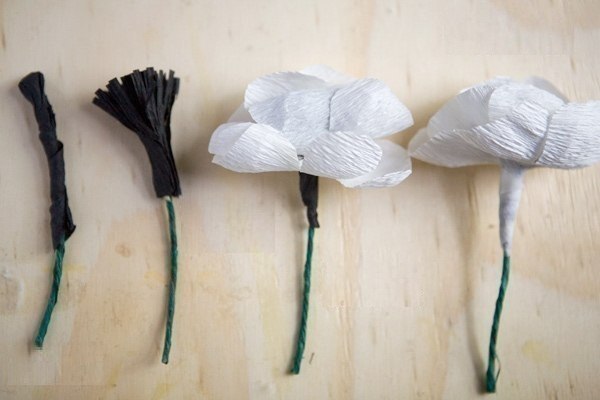 Изумительные белые маки