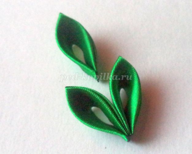 ​Лента для косы с цветами канзаши детскими руками: часть 2