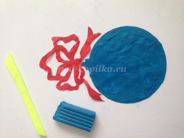 Новогодняя аппликация из пластилина "Новогодний шар"