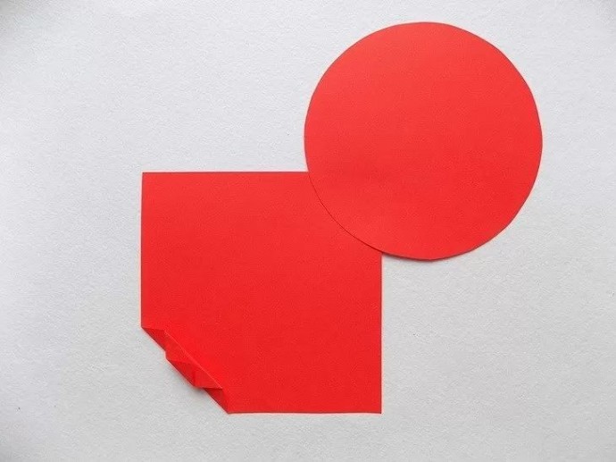 Бабочка из синельной проволоки и цветной бумаги