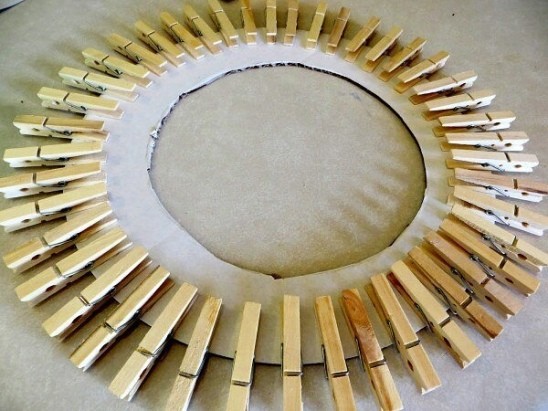 Солнцеподобная рама для зеркала из подручных материалов