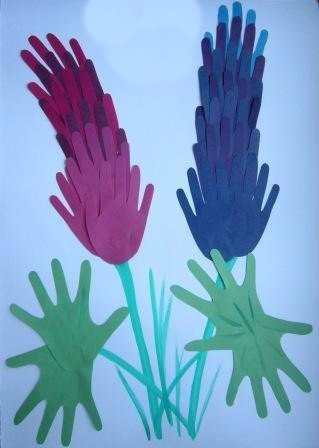 Цветочные аппликации из ладошек Цветочные аппликации из ладошек