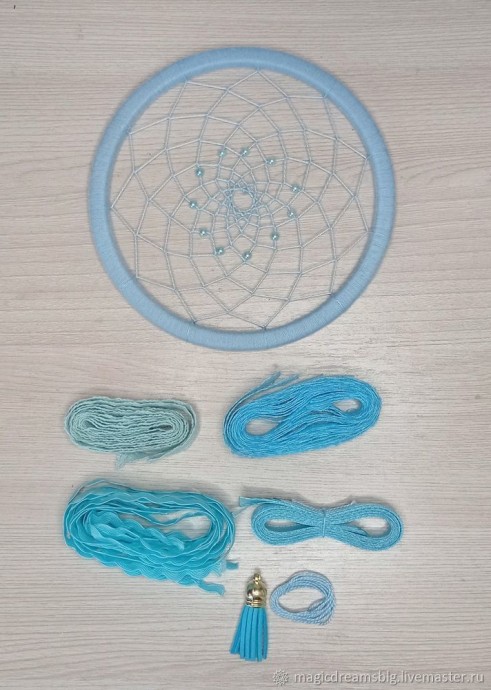 Ловец снов с лентами