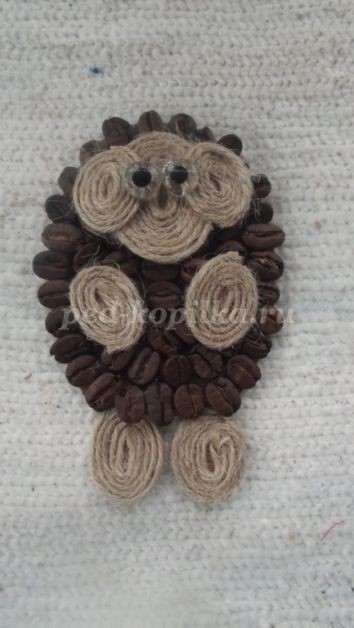 ​Магнит "Овечка" из кофейных зерен детскими руками: часть 2