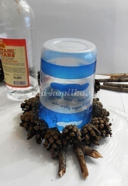 Совушка из шишек