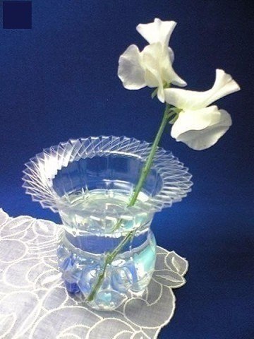 Ваза из пластиковой бутылки Ваза из пластиковой бутылки