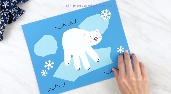 Белый медведь на льдине