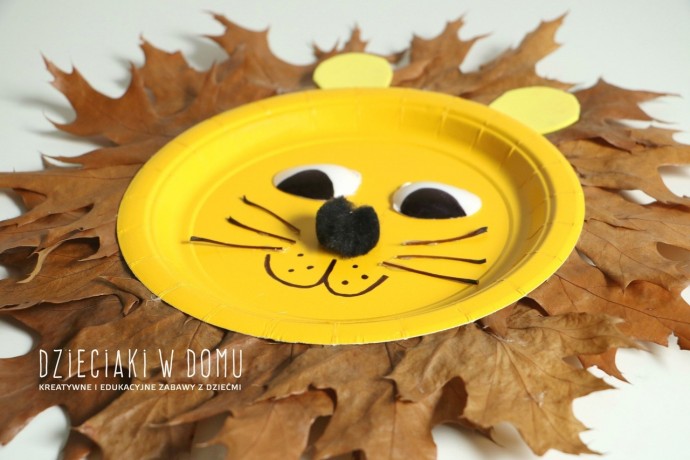 Львёнок из одноразовой тарелки и осенних листьев