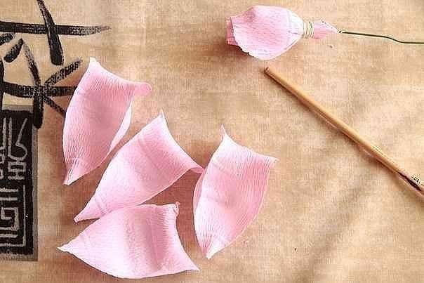 Розочка из гофрированной бумаги