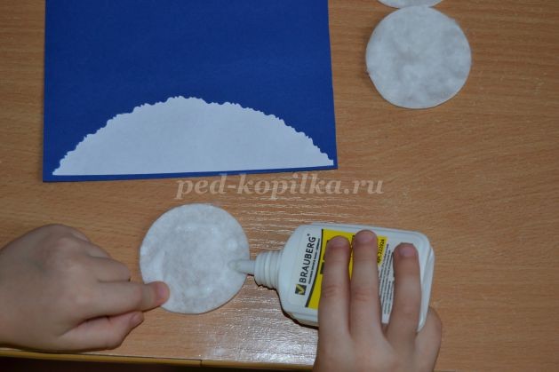 Снеговик из ватных дисков: часть 1 Снеговик из ватных дисков: часть 1