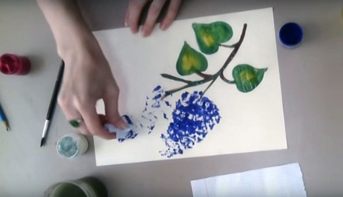 Рисуем сирень мятой бумагой Рисуем сирень мятой бумагой