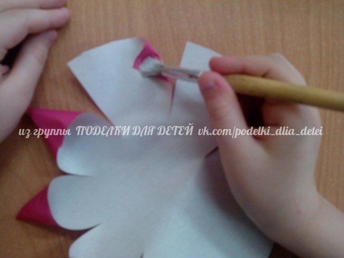 Цветочки-солнышки в вазочке