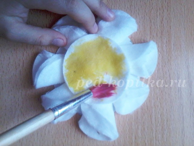 Поделки из ватных дисков: ромашки Поделки из ватных дисков: ромашки