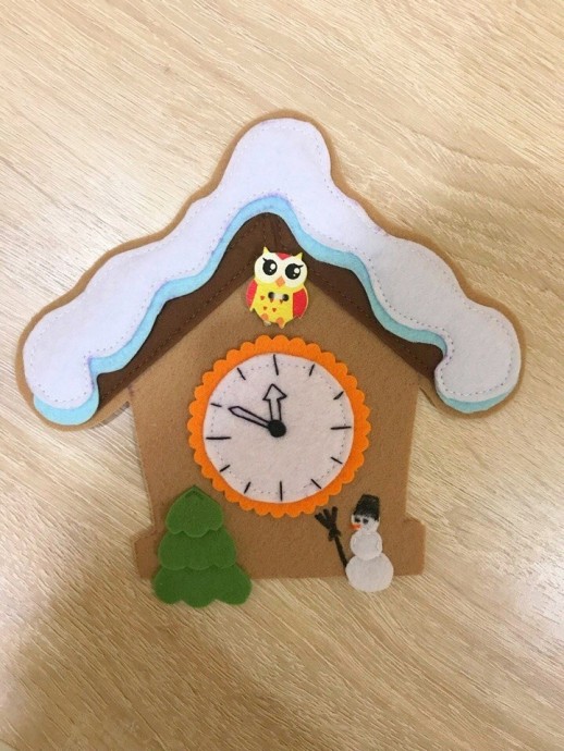 Зимние часики из фетра Зимние часики из фетра