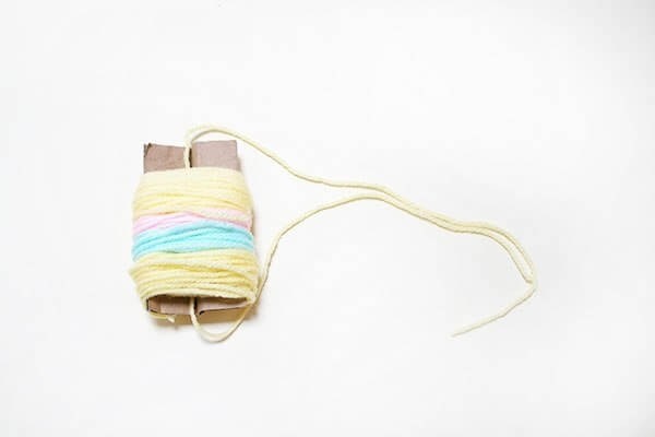 Пасхальное яйцо-помпон