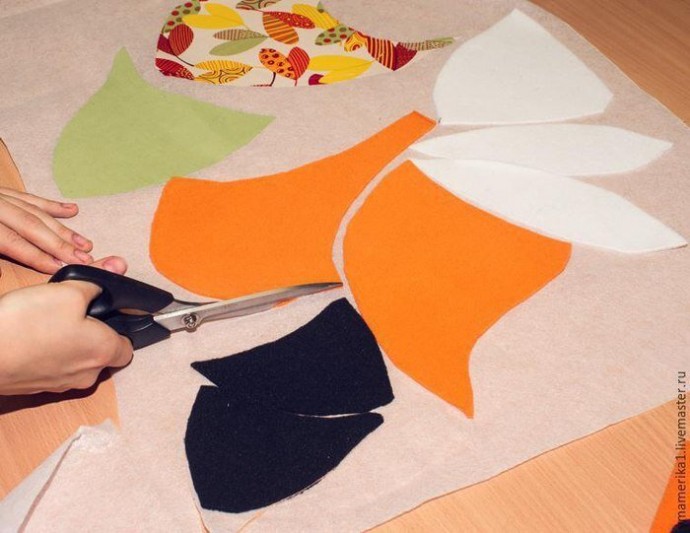 Подушка-игрушка в виде лисички Подушка-игрушка в виде лисички