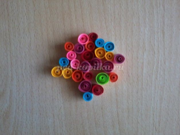 Ёлочка в технике квиллинг: мастер-класс, часть 2 Ёлочка в технике квиллинг: мастер-класс, часть 2