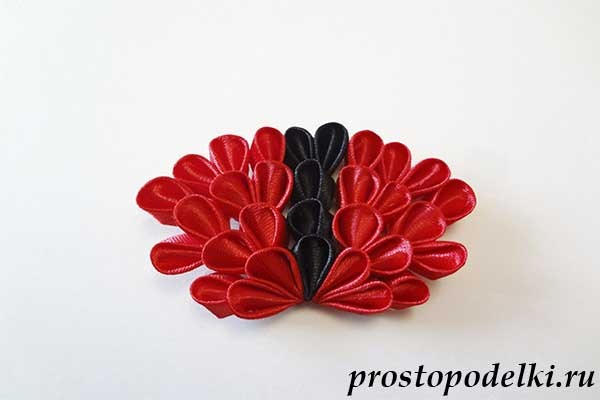 Божья коровка в технике канзаши