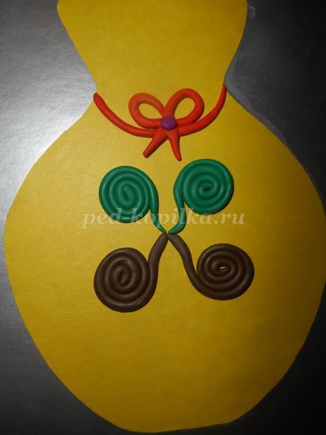 Пластилинография на цветном картоне