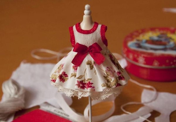Шьем платье для маленькой куклы