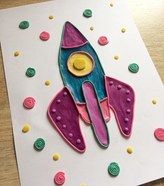 Ракета, которая нарисована пластилином