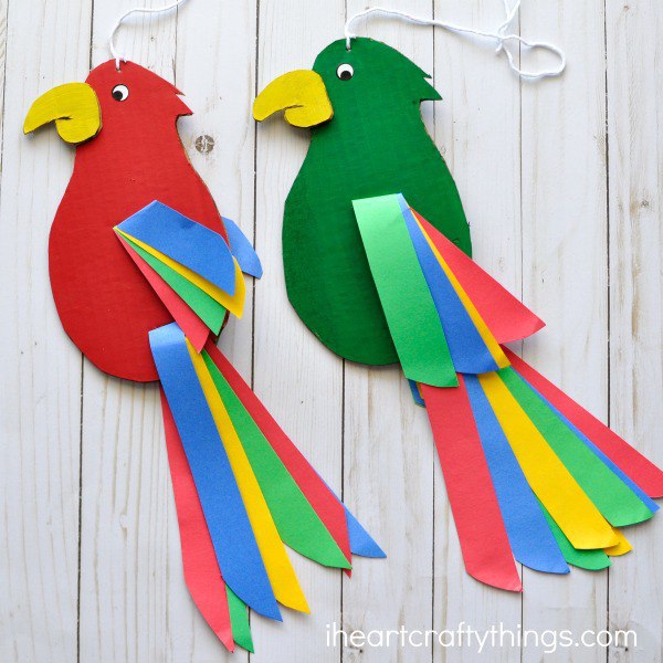 Творческое занятие для малышей: попугайчики из картона