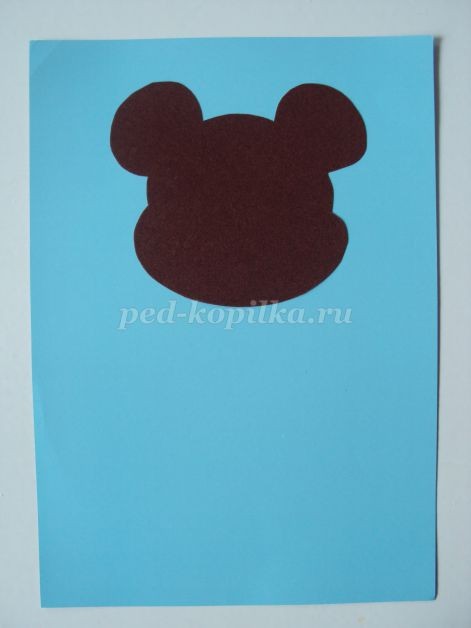 Аппликация из бархатной цветной бумаги: медвежонок