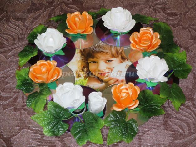 Рамка для фотографий детскими руками: часть 3