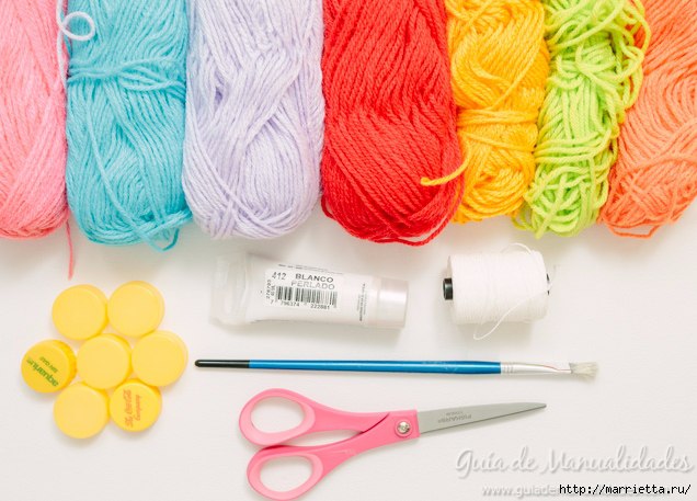 Елочные игрушки из помпонов своими руками Елочные игрушки из помпонов своими руками