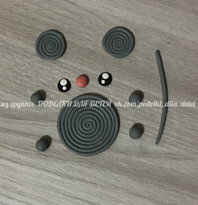 Пластилиновая аппликация "Мышка-завитушка"