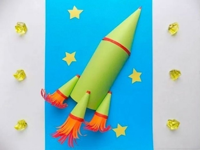 Ракета с пламенем из сопл