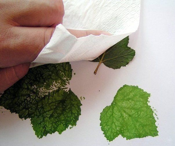 Рисуем смородинку листьями и тычками