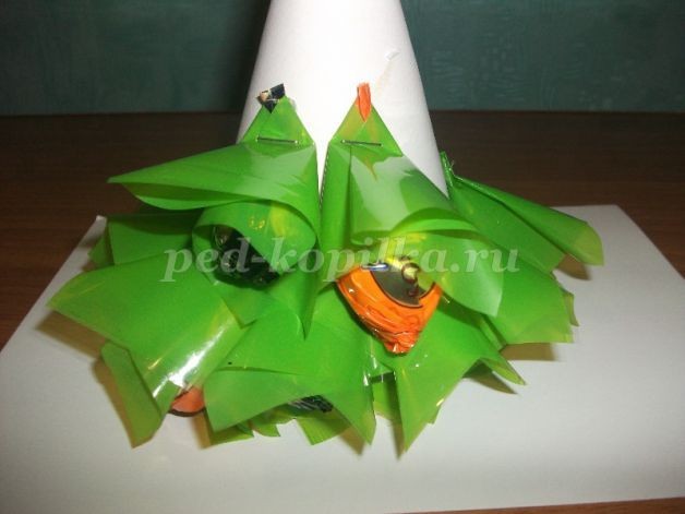 Ёлочка из конфет: мастер-класс, часть 2 Ёлочка из конфет: мастер-класс, часть 2