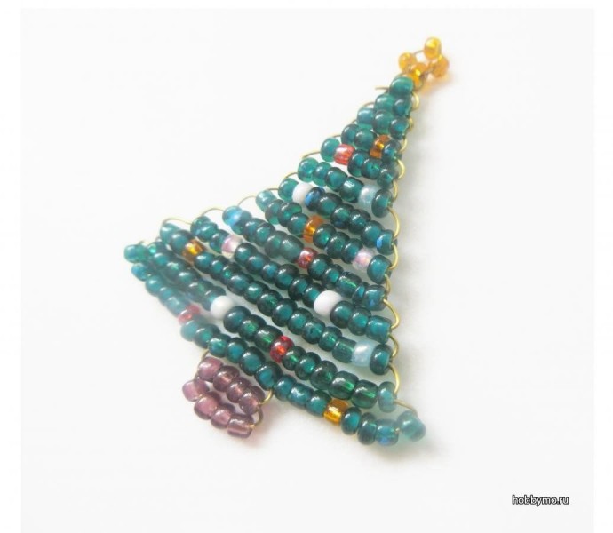 Ёлочка, снеговик и Дед Мороз из бисера Ёлочка, снеговик и Дед Мороз из бисера